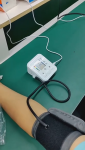 COD จัดส่ง 12 ชั่วโมง เครื่องวัดความดัน มีการรับประกัน เครื่องวัดความดันโลหิต ที่วัดความดัน แบบพกพา หน้าจอ LCD ใช้ได้ทั้งเด็กและผูู้ใหญ่ การออกเสียงไทย