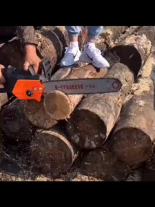 เลื่อยโซ่ไฟฟ้าไร้สาย 12 นิ้ว กำลังไฟ 9999W พร้อมแบตเตอรี่อึดทน สำหรับงานตัดไม้และงานยุติมูล