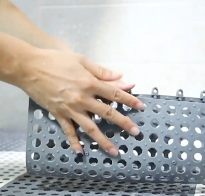 แผ่นกันลื่นในห้องน้ำ แผ่นกันลื่น แบบแห้งเร็ว สามารถใช้ในห้องครัว ห้องน้ำ ในที่ที่เปียกชื้น แผ่นยางกันลื่น เพิ่มการยึดเกาะพื้น 30x30CM