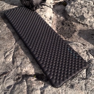 Matras Angin Ultralight Naturehike CNH22DZ018 Matras Camping Tiup Sleeping Pad Kasur Santai Alas Tidur Lipat Kemah Ringan