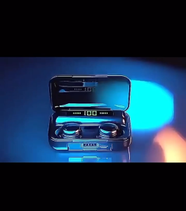 ชุดหูฟังบลูทูธ F9-5 รูปแบบ ชูนิส เปรียบเทียว ซึ่งมีด้านเล็กจอแสดงผล บรรทัดแสดงผล และเครื่องมือเสริมขนาดสูงสุด