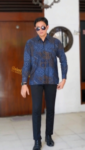 Galeri Batik Ardev - Sejagad Navy Kemeja Batik Pria Lengan Panjang Atasan Batik Warna Navy Blue