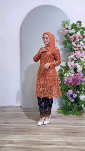 Kebaya Modern Wanita & Tunik Rok Plisket