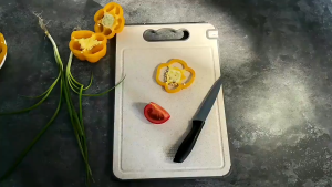 Talenan stainless 2 sisi / Double Sided Cutting Board / Chopping Board Multifungsi / Jerami Chopping Board Multifungsi dengan pemarut dan pengasah