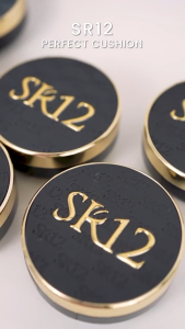 Bedak Cushion SR12 - Cushion SR12 Bedak Membuat Wajah Tampak Glowing & Menutupi Flek Hitam Wajah