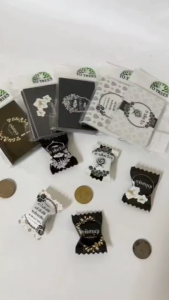 Totrees กระดาษห่อเหรียญโปรยทานชุดพระนำทาง งานศพ จำนวน 300 ชิ้น มีโฟม เทปกาว กรรไกร แบบครบชุด รหัส JA4-A-3