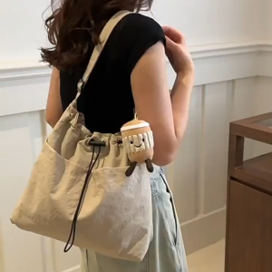 กระเป๋าสะพายไหล่ ขนาดเล็ก จุของได้เยอะ น้ําหนักเบา เข้ากับทุกการแต่งกาย สไตล์ญี่ปุ่นB284