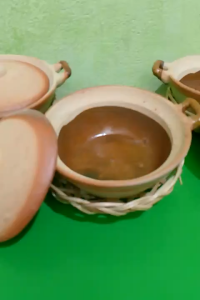 Set 3 Nồi đất nung tráng men lòng size nhí 15 cm cm có quai có nắp đậy kho thịt cá ( tặng kèm rế tre)