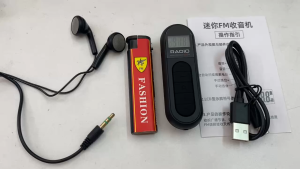 FM RADIO Receiver Portable Mini Rechargeable Backlight LCD Display Headphone Berkabel 3.5MM Mendukung Pengisian Daya Tipe C