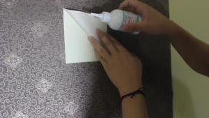 Lem wallpaper perekat sebaguna memperbaiki wallpaper yang lepas