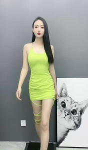 Đầm cổ yếm màu xanh lá cây mới với dây rút xếp ly gợi cảm eo thon gợi cảm cánh tay thon gọn