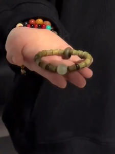 Natural Sandalwood Bracelet Helpful for Academic and Career Available for men and women 节节高升 绿檀木手链 助学业事业