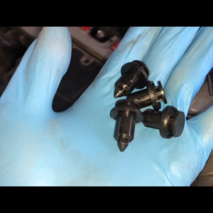 หมุดล๊อคกันชน หมุดกระจังหน้า D-MAX MU-X 2 ชิ้น ISUZU DMAX MUX