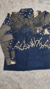 Galeri Batik Ardev - Kastara Kemeja Batik Pria Slim Fit Lengan Panjang Atasan Batik Warna Biru Elektrik
