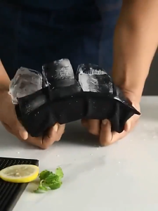 4/6/8/15Grid Silicone Ice Cube Trays with Lid Food Grade Ice Cube Mold Stackable Square Ice Cube Freezer Molds Refrigerator IceTray for Whiskey Cocktails Bar Kitchen Ice Maker