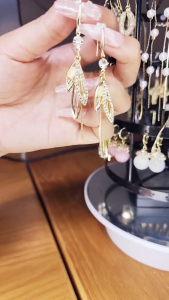 Bông tai bươm bướm đi đám cưới lấp lánh đính đá sành điệu thu đông trẻ trung đi biển MJ243 Hàn Quốc thời trang BSTKD - [NaLa Shop]