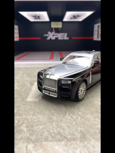 Mô hình xe ô tô Rolls Royce Phantom VIII tỷ lệ 1:24 bằng kim loại