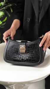 CEKA Tas Wanita Slingbag Tas Underarm Bag Shoulder Bag Bahu Kulit Croco Hitam - Laila Handbag