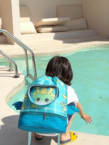 อุปกรณ์ว่า ยน้ำเด็กว่า ยน้ำกระเป๋าพกพาแห้ง และเปียกแยกสถาน ที่รูปร่างการ์ตูนน่ารัก