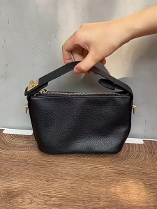 Tas Selempang Wanita Kekinian Style Simple Korean Style WS - CN 09\\n\\n Apa Itu Tas Selempang Wanita Kekinian?\\n\\nTas selempang wanita kekinian adalah tas yang dirancang dengan gaya modern dan sederhana, cocok untuk penggunaan sehari-hari. Tas ini seringkali memiliki desain yang elegan dan praktis, serta berfungsi sebagai aksesori yang menambah kesan fashionable pada penampilan. Salah satu contoh tas selempang wanita kekinian yang populer adalah tas Simple Korean Style.\\n\\n Mengapa Tas Wanita Modern Menjadi Pilihan Populer\\n\\nTas wanita modern menjadi pilihan populer karena memiliki berbagai keunggulan, di antaranya:\\n\\n- Desain yang simple dan elegan\\n- Mudah dibawa dan dipakai\\n- Cocok untuk berbagai acara dan situasi\\n- Terbuat dari bahan berkualitas tinggi\\n\\n Kelebihan Tas Wanita Stylish untuk Penggunaan Sehari-hari\\n\\nBeberapa kelebihan tas wanita stylish untuk penggunaan sehari-hari adalah:\\n\\n- Praktis dan mudah dibawa kemana-mana\\n- Memiliki ruang penyimpanan yang cukup untuk membawa barang-barang penting\\n- Cocok untuk berbagai acara, baik formal maupun informal\\n- Memiliki desain yang menarik dan fashionable\\n\\n Tips Memilih Tas Selempang Praktis yang Cocok\\n\\nBerikut ini adalah beberapa tips memilih tas selempang praktis yang cocok untuk Anda:\\n\\n- Pertimbangkan fungsi dan kebutuhan Anda dalam menggunakan tas\\n- Pilih tas dengan desain yang sesuai dengan gaya dan selera Anda\\n- Perhatikan kualitas bahan dan konstruksi tas\\n- Cek keamanan tas, seperti adanya kunci atau resleting\\n\\n Faktor-faktor yang Perlu Diperhatikan Saat Membeli Tas Wanita\\n\\nBeberapa faktor yang perlu diperhatikan saat membeli tas wanita adalah:\\n\\n- Ukuran dan kapasitas tas\\n- Bahan dan konstruksi tas\\n- Desain dan warna tas\\n- Ketersediaan aksesori tambahan, seperti tali selempang atau tas dalam\\n\\n Rekomendasi Tas Selempang Wanita Kekinian dari Berbagai Merk\\n\\nBerikut ini adalah beberapa rekomendasi tas selempang wanita kekinian dari berbagai merk:\\n\\n- Tas Selempang Praktis dari H&M\\n- Tas Wanita Modern dari Zara\\n- Tas Wanita Stylish dari Uniqlo\\n- Tas Selempang Wanita Kekinian dari Forever 21\\n\\n Cara Menggunakan Tas Simple Korean Style dengan Tepat\\n\\nBerikut ini adalah beberapa cara menggunakan tas Simple Korean Style dengan tepat:\\n\\n- Cocokkan tas dengan busana yang Anda kenakan\\n- Perhatikan penempatan tas agar nyaman saat dipakai\\n- Jangan membawa terlalu banyak barang dalam tas\\n\\n Tips Aman dan Nyaman saat Memakai Tas Selempang\\n\\nBerikut ini adalah beberapa tips aman dan nyaman saat memakai tas selempang:\\n\\n- Gunakan tali selempang yang panjang agar tidak terlalu berat di pundak\\n- Jangan membawa terlalu banyak barang dalam tas\\n- Pastikan tas tetap aman dan tidak mudah terjatuh\\n\\n Gaya Busana yang Cocok dengan Tas Wanita Modern\\n\\nBerikut ini adalah beberapa gaya busana yang cocok dengan tas wanita modern:\\n\\n- Busana casual dengan celana jeans dan kaos\\n- Busana formal dengan blazer dan celana panjang\\n- Busana santai dengan dress atau rok pendek\\n\\n Kesimpulan\\n\\nTas selempang wanita kekinian merupakan pilihan yang tepat bagi Anda yang mencari tas yang praktis dan fashionable. Dengan memilih tas yang sesuai dengan kebutuhan dan gaya Anda, Anda dapat menambahkan kesan stylish pada penampilan Anda sehari-hari. Pastikan untuk memperhatikan kualitas bahan dan konstruksi tas serta memilih desain yang sesuai dengan selera Anda.\n}