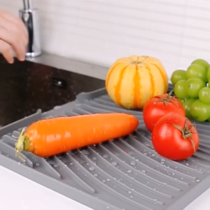 แผ่นซิลิโคนระบายน้ำลาดเอียง ถาดรอง ที่คว่ำแก้ว ถาดซิลิโคนเกรดอาหาร สําหรับครัวอ่างล้างจานรองแก้วชา และกาแฟ