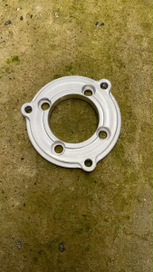 สเปเซอร์ รองจาน 3 รู สำหรับ W125 S R i KR ทำให้เส้นตี้เรียบร้อย และใส่ W125 S R i KR ช่วงหน้า โซนิค / ลีโอ งาน CNC ด้วย