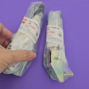 YAMAHA RXZ RXZ135 REAR FOOT REST 100% ORI HLY RXZ RXZ135 PIJAK KAKI BLKG 3XL-F7430-00 3XL-F7440-00