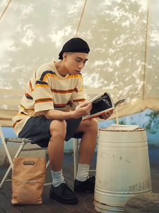 T-shirt Pria Dan Wanita Longgar Lengan Pendek Warna Kontras Bergaris Pasangan Kepribadian Kasual Top Fashion Leher Bulat