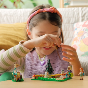 LEGO Friends 42622 Adventure Camp Archery Range (157 Pieces) Balok Mainan Anak (6 Tahun+)