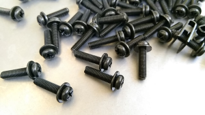 น็อตชุดสี M4X15 สกูรร้อยแหวน เบอร์6(M4) ยาว15มิล น็อตครอบแฮนด์ HONDA ใช้กับ WAVE ใช้คู่กับกิ๊บรองน็อตขนาด 4มิล (กิ๊บเกลียว4มิล) * ราคาต่อเเพ็ค*