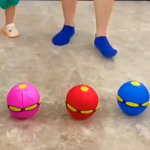 การจัดส่งในประเทศไทย ของเล่น ลูกบอลจานบินวิเศษ ลูกบอลเด้งผิดรูป Flying UFO Ball ลูกบอล ของเล่นบีบอัด