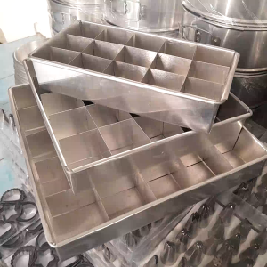 Loyang Sekat Brownies Bahan Alumunium  / Loyang Kue Ukuran 20x11 cm 20x20 cm dan 24x24 cm