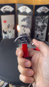 HCM Bật Lửa Xài Gas Móc Khóa Kim Loại Hình Cây Búa Độc Đáo - Lạ Mắt