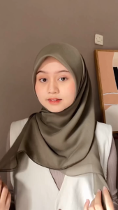 Jilbab Segi Empat Paris Premium Jadul Polos Anti Letoy