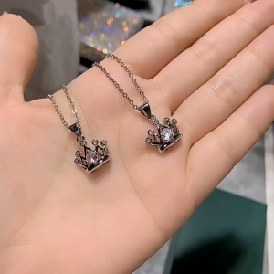 Kalung Liontin Wanita Anti Karat & Mahkota Sparkling Silver Crown