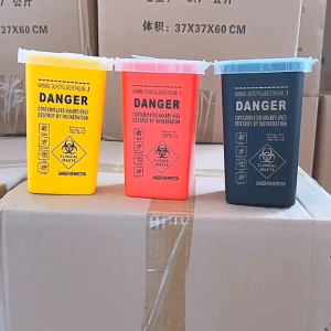 กล่องทิ้งของมีคม ใบมีดโกน สำลี ลูกแม๊ก เข็มฉีดยา สำหรับร้านตัดผม ในคลีนิค สำนักงาน และใช้งานทั่วไป แบบใช้แล้วทิ้ง