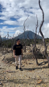 Kaos Pria Distro Kekinian: Tips Memilih Motif Simple dan Hitam