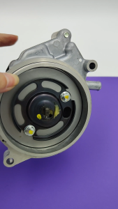 YAMAHA Y15 YSUKU Y15ZR Y15Z WATER PUMP PAM AIR 100% ORIGINAL MALAYSIA 2PV-E2420-01