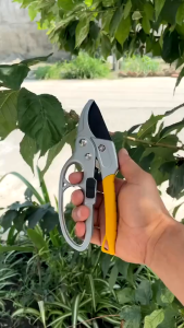 กรรไกรตัดกิ่ง กิ่งไม้ใหญ่ เครื่องมือทำสวน กรรไกรแต่งกิ่ง กันไกรตัดกิ่งไม้ อุปกรณ์ทำบอนไซ มีดตอนกิ่งไม้ คีมตัดกิ่ง sk5 ของแท้