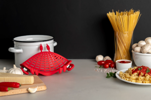 OTOTO Crabby - Clip On Strainer