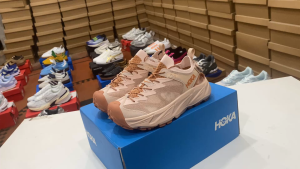 รองเท้ารัดส้น HO--KA HOPARA 2 สีครีมน้ำตาล ทรงสวย สินค้าคุณภาพ ตรงปก100%