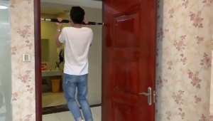 บาร์โหน Chinup Bar บาร์โหน บาร์ดึงข้อ 100 KG. อุปกรณ์ออกกำลังกาย บาร์โหนติดประตู สะดวก แข็งแรง