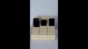 ชั้นไม้ 36 ช่อง ชั้นไม้วางอุปกรณ์ เช่น โทรศัพท์ ซิม ขวดน้ำหอม มีวิธีประกอบให้ในตัว