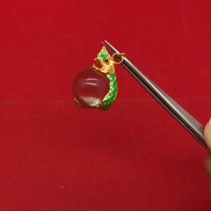 จี้พญานาคคาบแก้วลงยา ขนาด 1.5x2.5cm ลูกแก้วใส เสริมสิริมงคล โชคลาภ สามารถใส่ได้ทุกโอกาส พร้อมส่ง