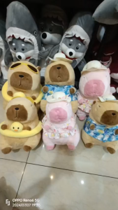 Gấu Bông Capybara đeo phao vịt đi biển cute Gấu bông chuột lang mặt áo đi biển