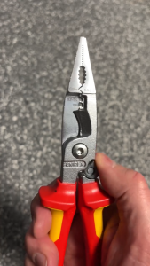 KNIPEX คีมปากรวมสำหรับงานติดตั้งไฟฟ้า (8 นิ้ว) 6 ฟังก์ชั่นในหนึ่งคีม No.13 96 200