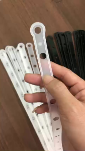 [HCM] 10 Sợi Dây nhựa mix phối đồ dây lạt nhựa treo bộ đồ dành cho cửa hàng thời trang quần áo -Joyee