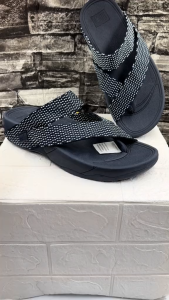 รองเท้า Fitflop สำหรับผู้หญิงและผู้ชายลาย: รองเท้าแตะหูนีบสำหรับผู้หญิงและผู้ชายลายจุดมาใหม่งานสวย สายเป็นผ้านิ่มใส่สบายใส่และไม่เจ็บเท้า รองเท้า Fitflop สำหรับคุณ