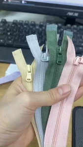 Dây khóa kéo răng cước may áo trẻ em (áo nằng thông hơi)