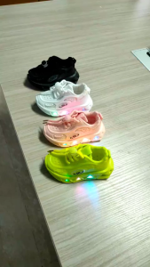 🔥 พร้อมส่งจากไทย - คุณภาพสูง รองเท้ากีฬา รองเท้าผ้าใบ ระบายอากาศ สำหรับเด็กผู้ชาย ผู้หญิง 1-6 ปี